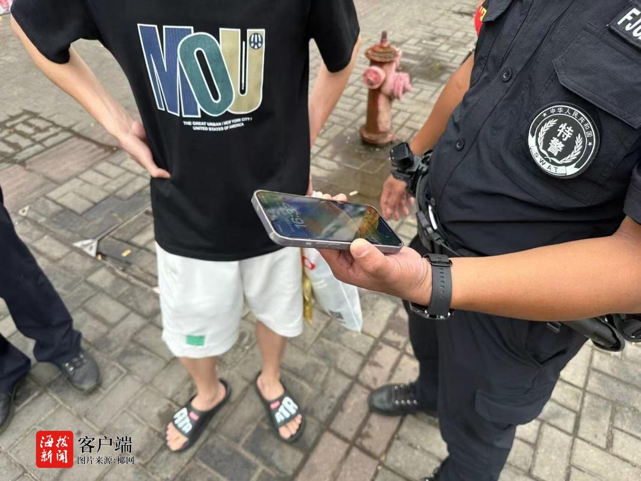 辅警十余通电话劝归拾者，成功归还手机，社会正能量的彰显